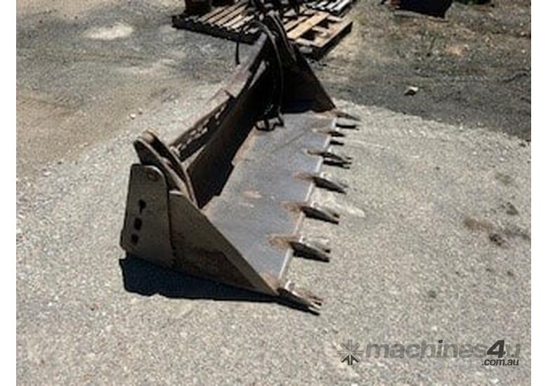 caption NEW HOLLAND C227 TRACK LOADER