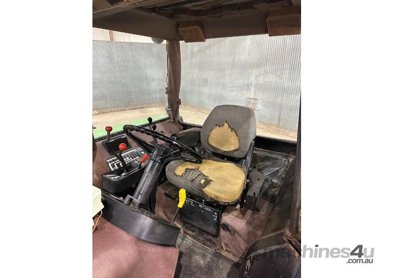 caption John Deere 4450