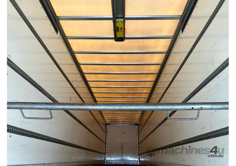 caption 2007 Vawdrey VBS30D Tri Axle Pantech Trailer