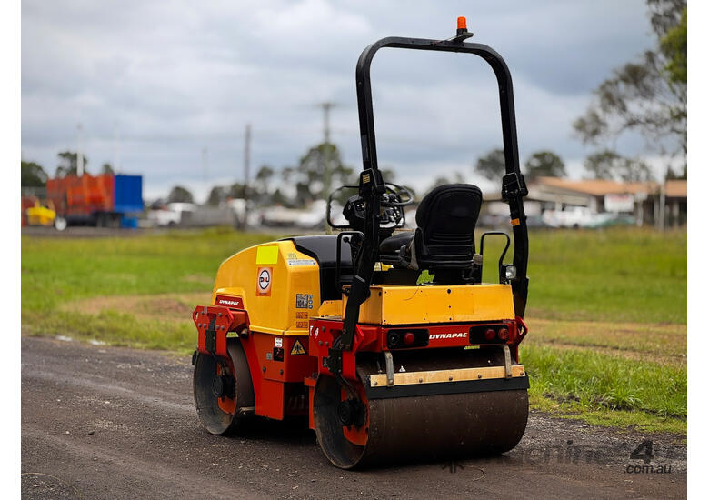 caption Dynapac CC1200 Vibrating Roller Roller/Compacting