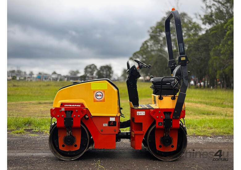 caption Dynapac CC1200 Vibrating Roller Roller/Compacting