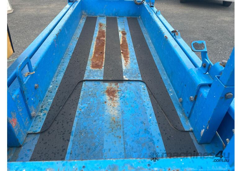 caption Genie GS1932 Scissor Lift