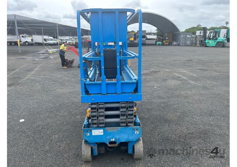caption Genie GS1932 Scissor Lift