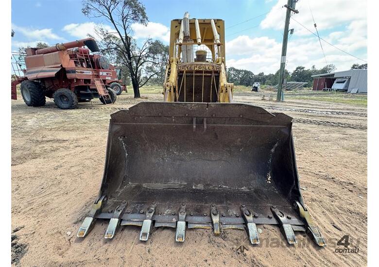 caption CATERPILLAR 955K CRAWLER LOADER