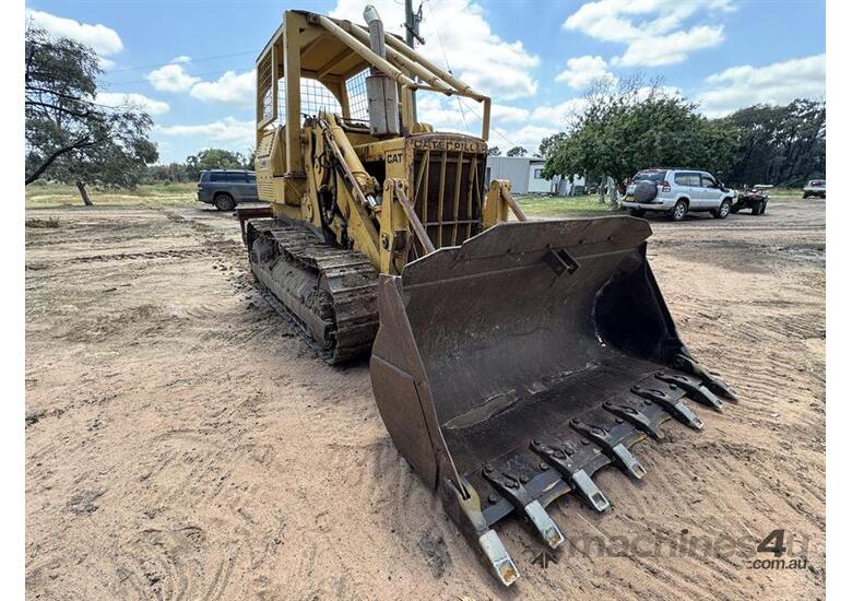 caption CATERPILLAR 955K CRAWLER LOADER