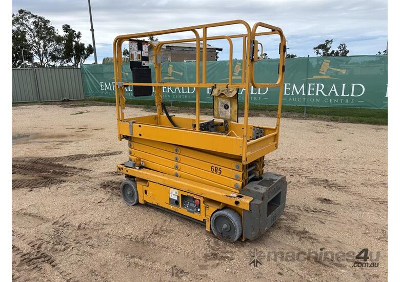 caption 2018 HAULOTTE OPTIMUM 8AC SCISSOR LIFT