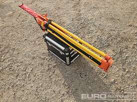 Unused Captok Self-Leveling Rotary Laser Level With Batteries, Receiver, Tripod, Grade Rod  - picture2' - Click to enlarge