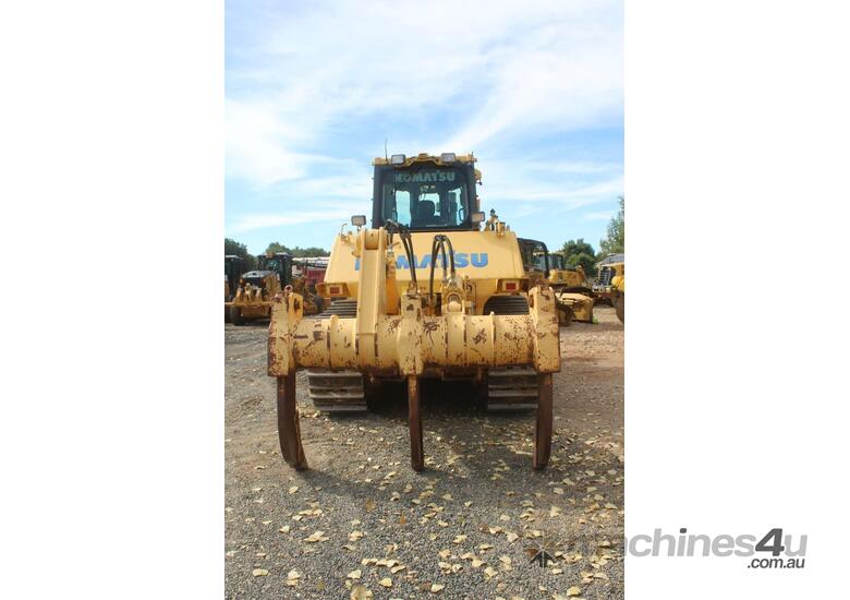 caption 2017 Komatsu D155AX-7