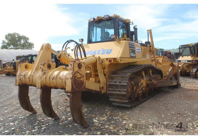 caption 2017 Komatsu D155AX-7