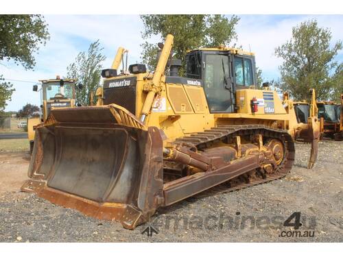 caption 2017 Komatsu D155AX-7