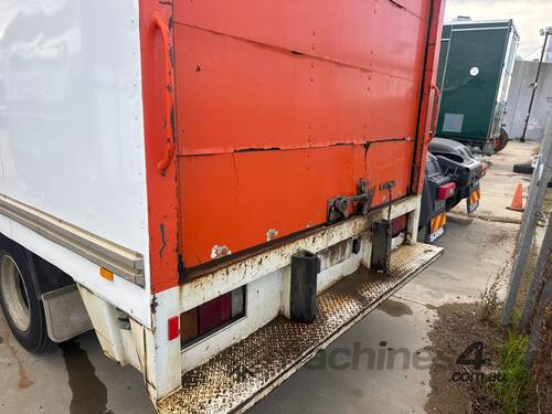 2010 Isuzu NPR 300 Pantech