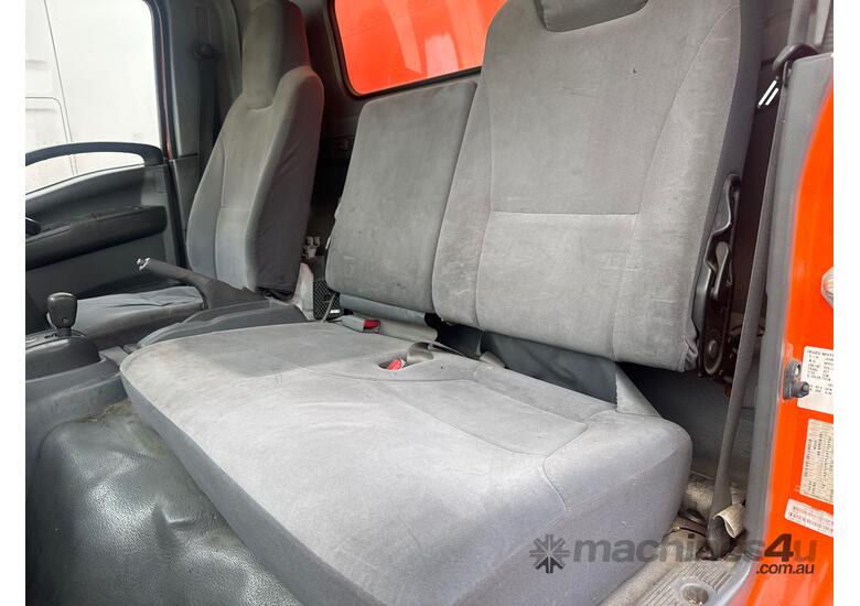 2010 Isuzu NPR 300 Pantech