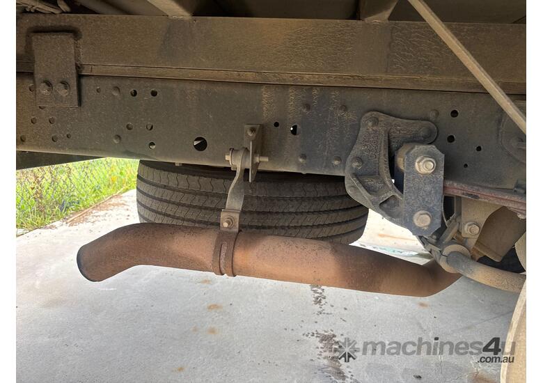 2010 Isuzu NPR 300 Pantech