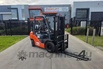 Toyota Forklift 2.5T Container Mast with Tyne Positioners(Unit#:AU404)