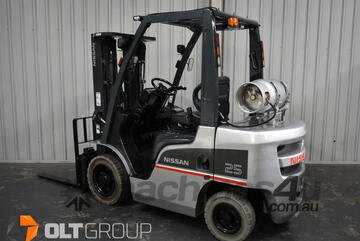 Nissan 2.5 Tonne Forklift 4300mm Container Mast Sideshift LPG Markless Solid Tyres