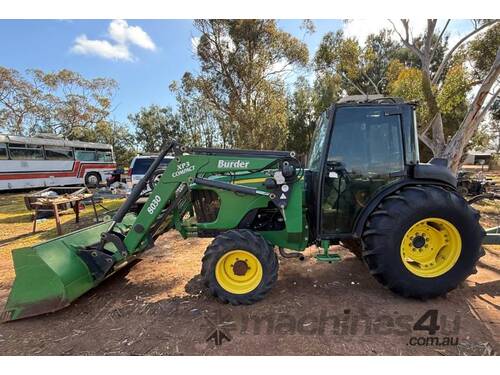 John Deere 5093EN with Burder XP3 Compact 8030 Front end loader attachment