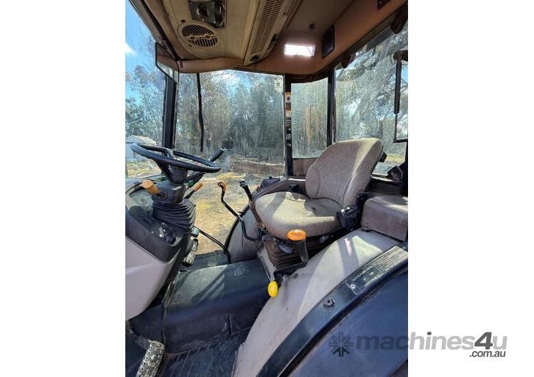 John Deere 5093EN with Burder XP3 Compact 8030 Front end loader attachment