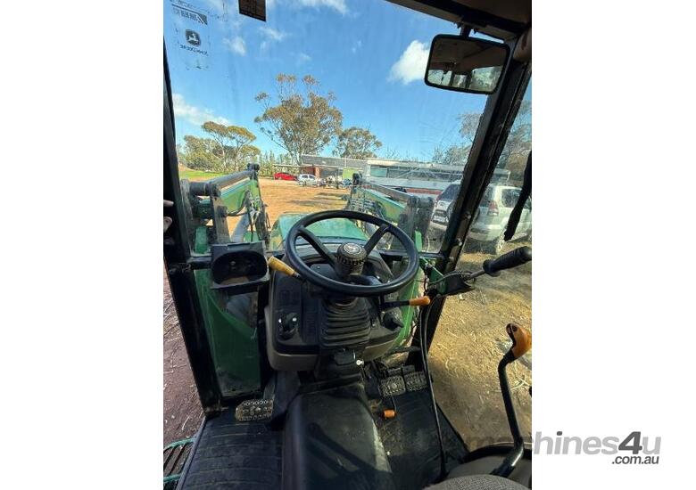 John Deere 5093EN with Burder XP3 Compact 8030 Front end loader attachment