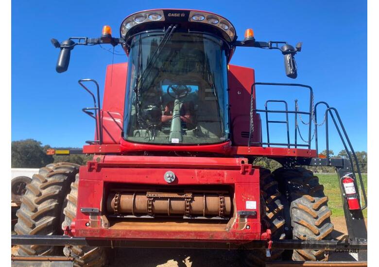 Combine Harvester Case IH 8230