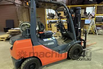   2017 Series 25 Toyota Forklift Genuine 242 Hours (purch new in 2019)