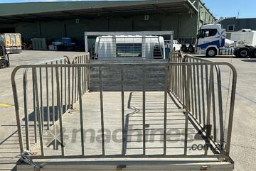 2009 Isuzu NLR 200 Short Table Top 2009 Isuzu NLR 200 Short Table Top