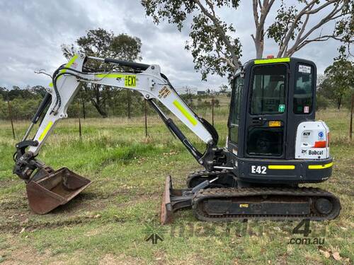 E42 BOBCAT EXCAVATOR