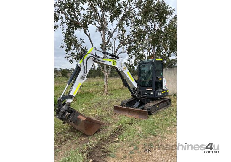 E42 BOBCAT EXCAVATOR