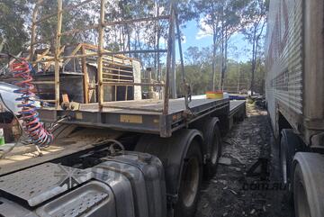 2005 Barker Drop Deck Tri Axle Semi Trailer