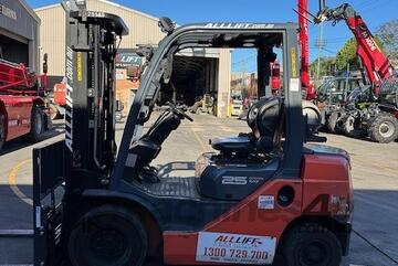   Toyota 8FG25 2.5T LPG Forklift