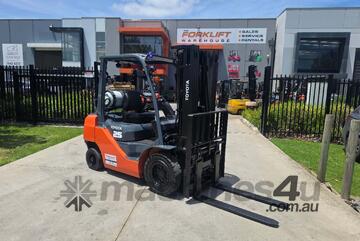 Toyota Forklift 2.5T Container Mast with Tyne Postioners(Unit#: AU457)