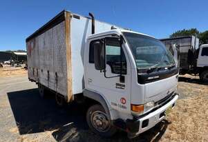 Ud Rigid Curtainsider Truck