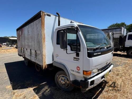 Rigid Curtainsider Truck