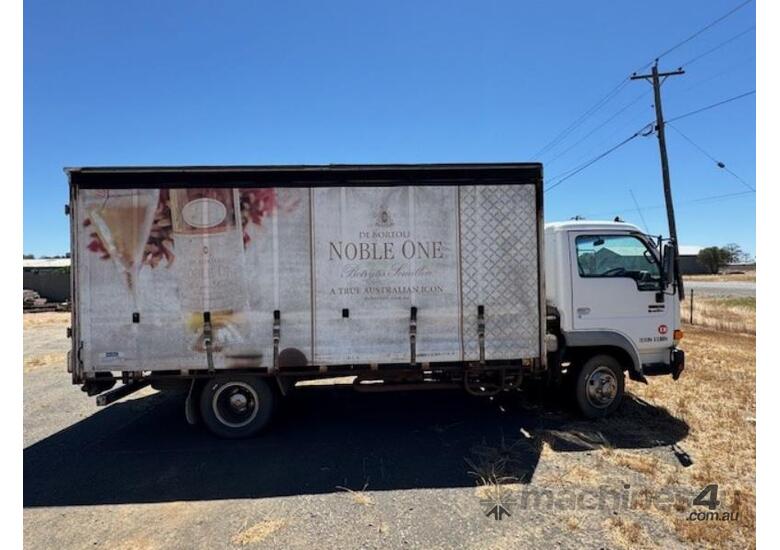 Rigid Curtainsider Truck