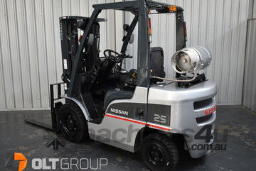 Nissan P1F2A25DU 2.5 Tonne Forklift with Sideshift & Fork Positioner NEW Tyres LPG