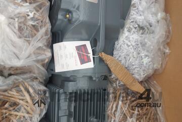 Sew Eurodrive   GEARMOTOR 7.5KW