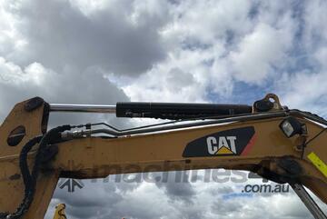 2018 Caterpillar 305E2 CR Excavator (Rubber Tracked)