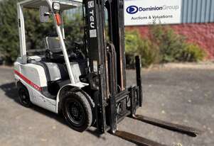 2018 TEU 4 WHEEL COUNTER BALANCE FORKLIFT.