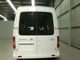 2015 LDV V80 LWB HIGH ROOF - picture2' - Click to enlarge