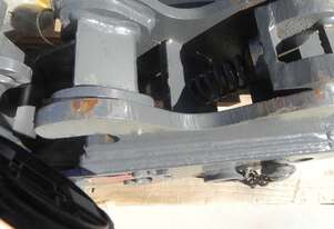Komatsu WB97R-2 Quick Hitch Attachments