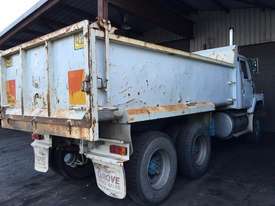 International SF2670 Tipper Truck - picture1' - Click to enlarge