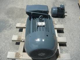CMG 40HP 3 PHASE ELECTRIC MOTOR/ 2940RPM - picture0' - Click to enlarge