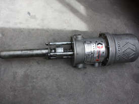 217-578 30:1 pneumatic piston pump - picture1' - Click to enlarge