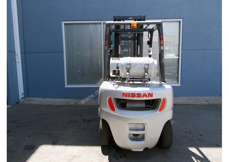caption Nissan 3000kg LPG Forklift with 4000mm Two Stage Mast