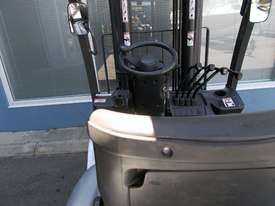 Nissan 3000kg LPG Forklift  with 4000mm Two Stage Mast - picture2' - Click to enlarge