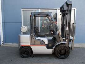 Nissan 3000kg LPG Forklift  with 4000mm Two Stage Mast - picture0' - Click to enlarge