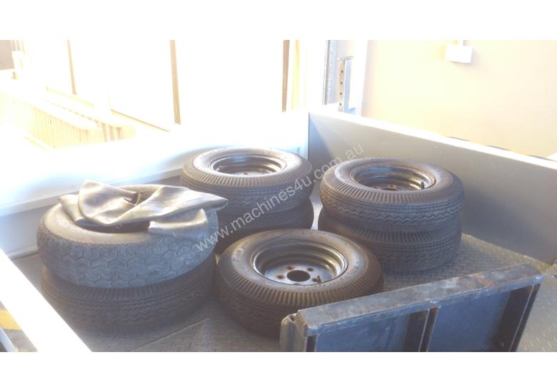 Used Dingo Australia Dingo Gunuine Bucket 770 wide Custom Wheels Brick Forks and Rake Bucket