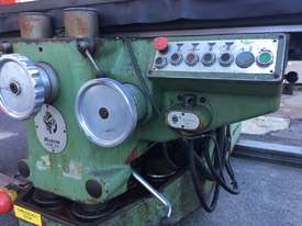 Huron Universal MU6 Milling Machine - picture0' - Click to enlarge