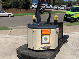 Crown 3T Powered Electric Pallet Mover HIRE from $155pw + GST - picture2' - Click to enlarge