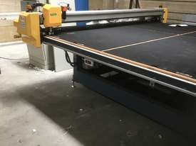 Float and safety glass cutting table - picture0' - Click to enlarge