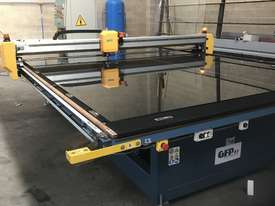 Float and safety glass cutting table - picture0' - Click to enlarge